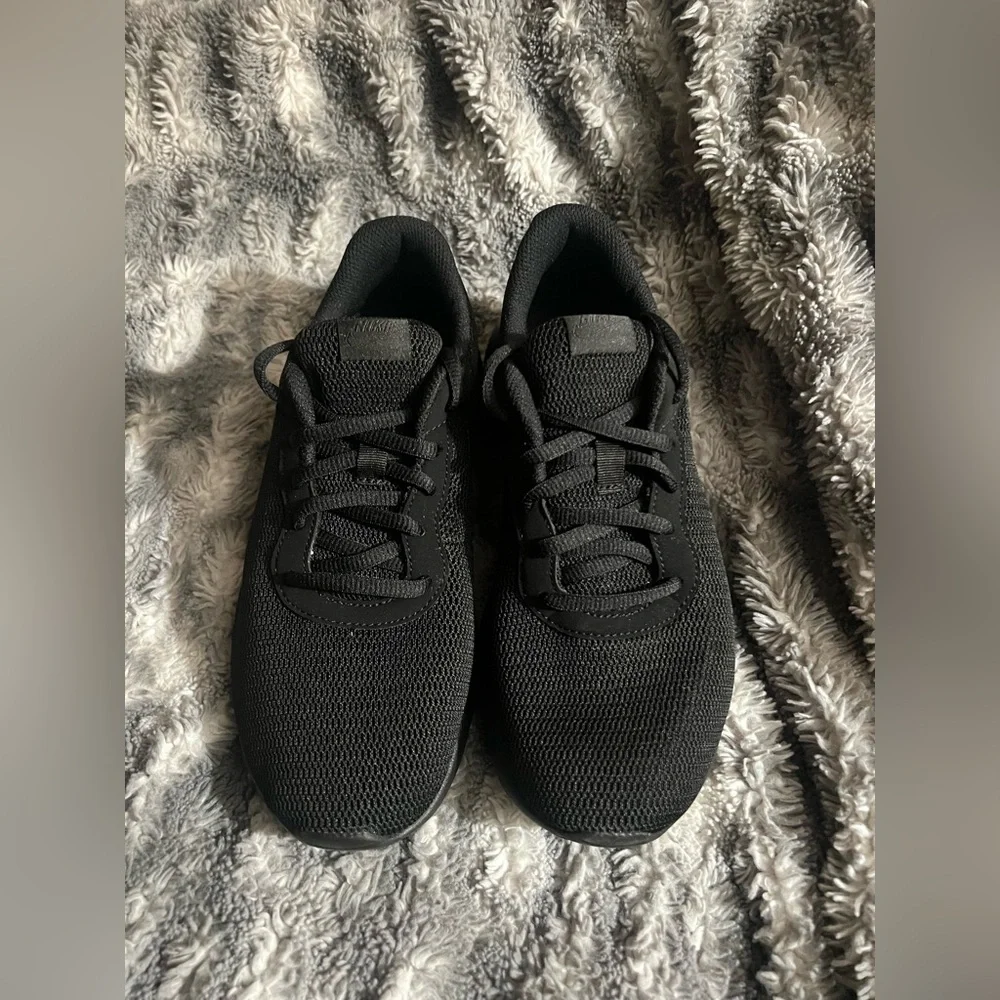 Nike Tanjun (GS) Black/ Black (6Y) - Picture 2 of 6